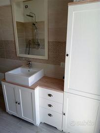 bagno con colonna in frassino ante cassetti