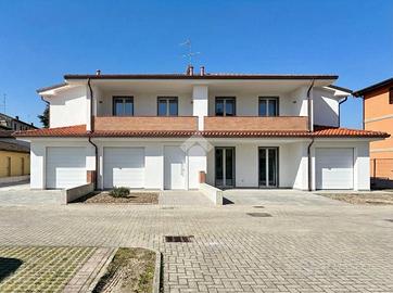 VILLA A SCHIERA CENTRALE A LUZZARA