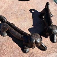 coppia bassotti ferro pieno pulisciscarpe alari