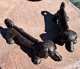 coppia bassotti ferro pieno pulisciscarpe alari