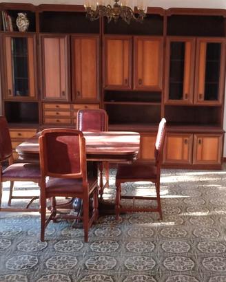 Mobile da soggiorno con tavolo estensibile e sedie