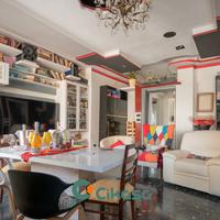 La Vega. Ampio pentavano con posto auto