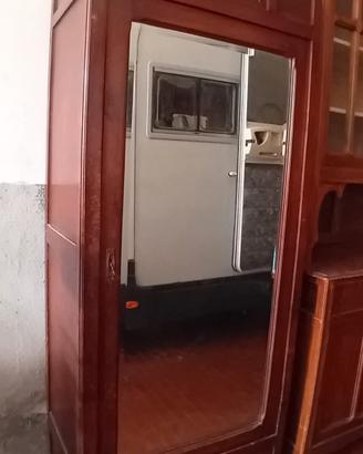 mobile guardaroba antico