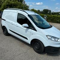 Ford transit courier 2017 come NUOVO