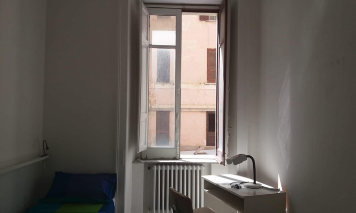 Salerno p.zzaSan Francesco Camera singola