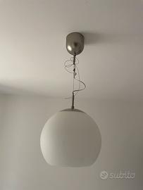 Lampadario Ikea in vetro bianco