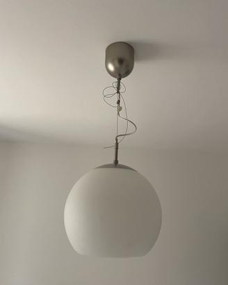 Lampadario Ikea in vetro bianco