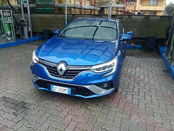 Renault Megane Berlina E-Tech Plug-in hybrid
