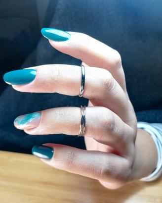 Modella manicure e pedicure - gratuito