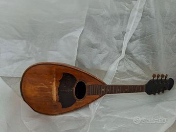 vecchio mandolino da restaurare