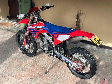 Honda CRF 250 X del 2024 targato