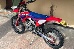 Honda CRF 250 X del 2024 targato