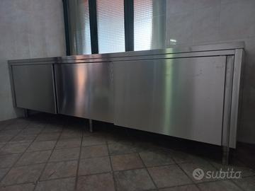 Tavolo in acciaio inox armadiato da 300 cm