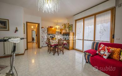 Luminoso trilocale con ampio balcone e garage