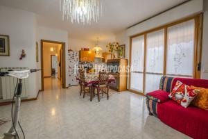 Luminoso trilocale con ampio balcone e garage