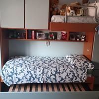 cameretta per bambini in legno massello.