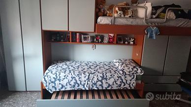 cameretta per bambini in legno massello.