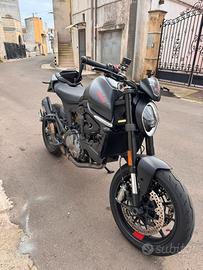 Ducati monster 937 +