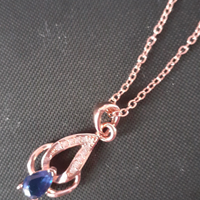 Collana rose' con pietra blu e brillantini nuova