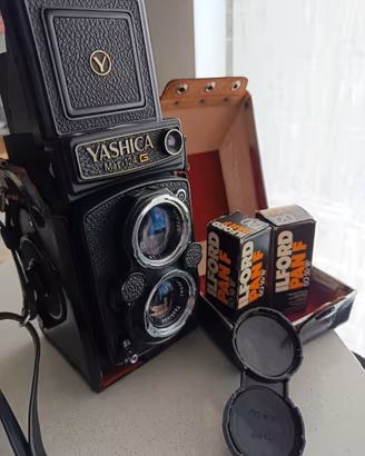 YASHICA MAT - 124 G + Custodia integrata