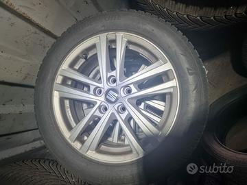 4 CERCHI CON GOMME M+S attacco Volkswagen