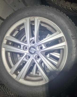 4 CERCHI CON GOMME M+S attacco Volkswagen