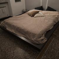 Letto giapponese con sponde