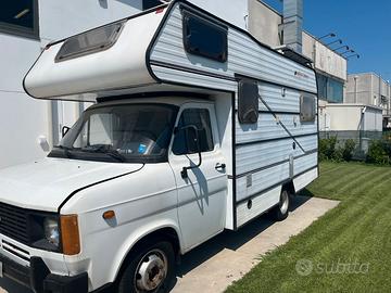 Camper Ford Transit con fotovoltaico