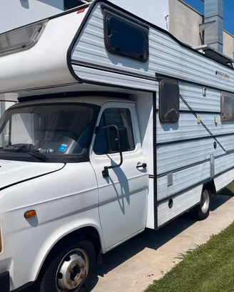 Camper Ford Transit con fotovoltaico