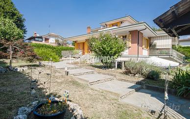 ALPIGNANO, ZONA MAIOLO ELEGANTE VILLA INDIPENDENTE