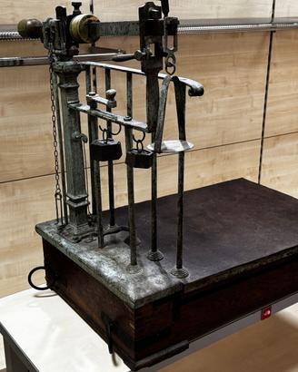 ANTICA BASCULA  ANNI  1850/1900.  RESTAURATA