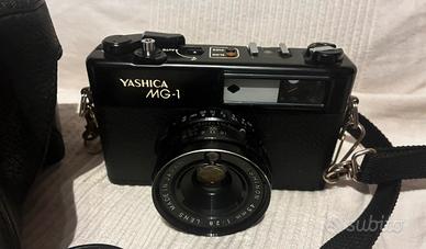 Macchina fotografica Yashica MG-1  35mm