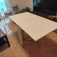 Tavolo in legno salvaspazio