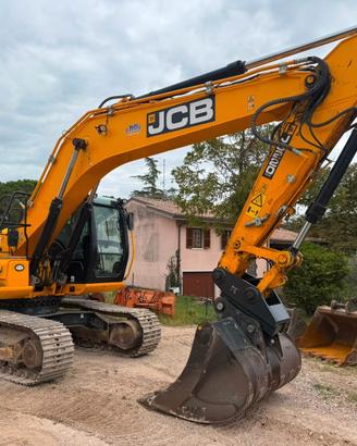 ESCAVATORE CINGOLATO JCB JS220NLC USATO