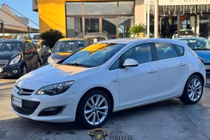 Opel Astra 1.6 CDTI MOD. COSMO del 2015 150000KM