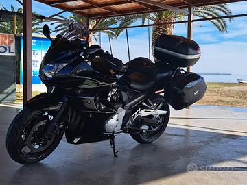 moto suzuki bandit 1250