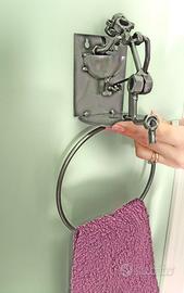 Scultura viti e bulloni portasciugamani.