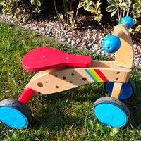 Primo triciclo senza pedali