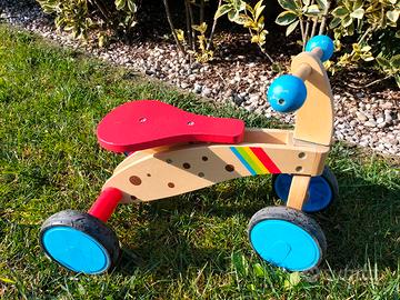 Primo triciclo senza pedali