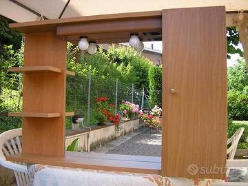 splendido mobiletto bagno con specchiera
