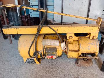 elevatore universale a bandiera