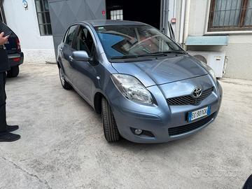 Toyota yaris 2010