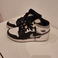 Air Jordan 1 Mid White Shadow