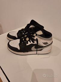 Air Jordan 1 Mid White Shadow