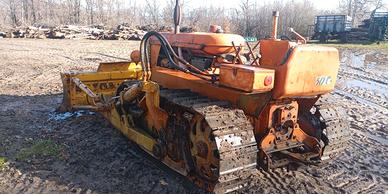 Trattore Om con lama più aratro