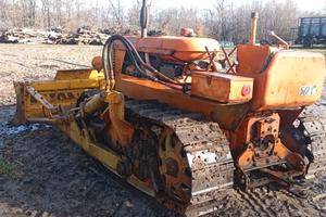 Trattore Om con lama più aratro