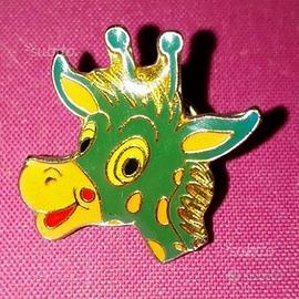 La giraffa (giocattoli) enamel pin - gadget