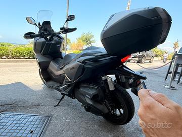 Moto scooter ADV 350