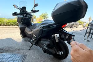 Moto scooter ADV 350