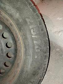 gomme con cerchi in metallo 